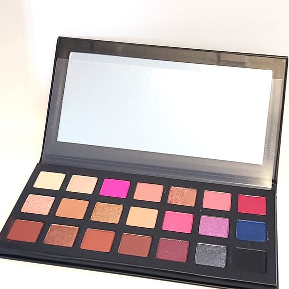 Kylie Sipping Pretty Eyeshadow Palette New